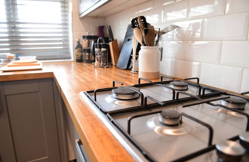Watford House | Stylish 3Bed | Garden | Parking | near Stations | London | Harry Potter studios