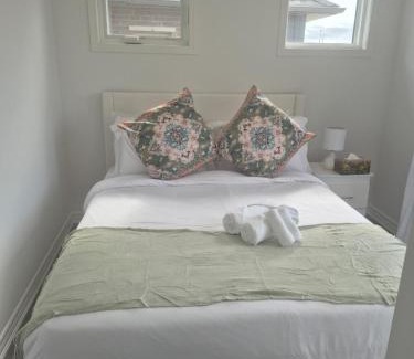 Milton House | Stylish 3BR 2.5 Bath Townhouse with Patio and parking