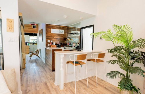 Buckingham House | Stylish 3BR/2B 2patios/game-room/WFH/Piano/Bar UTD/Galleria Kids/Groups/Fam