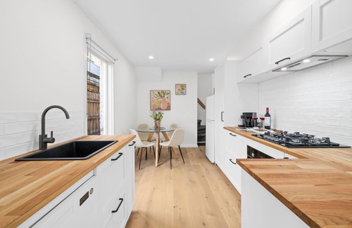 Carlton South House | Stylish 3BR Carlton - CBD Fringe Terrace
