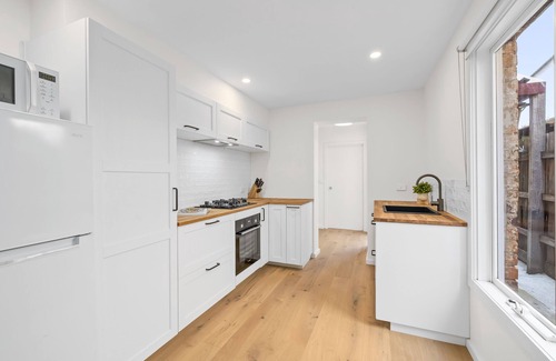 Carlton South House | Stylish 3BR Carlton - CBD Fringe Terrace