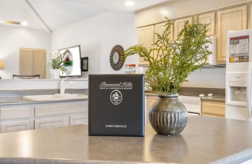 Branson Condo | Stylish 3BR Condo Full Kitchen + Sunroom Sleeps 8