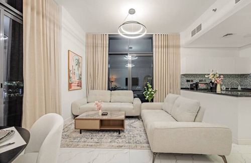 Masdar City Apartment | Stylish 3BR Eco Retreat — Calm, Chic Comfort Near Masdar Hotspots