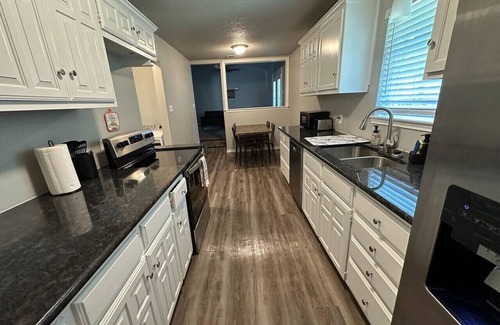 Belton House | Stylish 3BR Home | Dog Friendly | Near Lakes & Baylor Scott & White