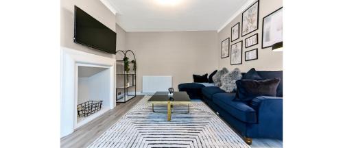 Tottenham Apartment | Stylish 3BR Home with Garden Sleeps 6