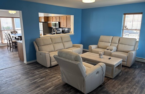 Atlantic City House | Stylish 3br Retreat Walk To Beach & Boardwalk 3 Bedroom Home