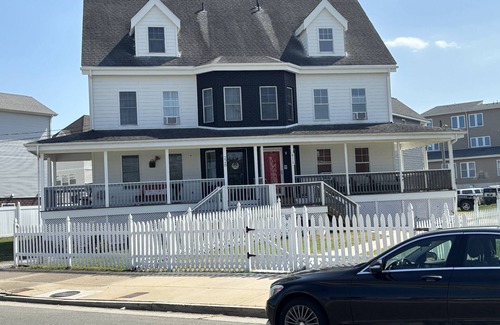 Atlantic City House | Stylish 3br Retreat Walk To Beach & Boardwalk 3 Bedroom Home
