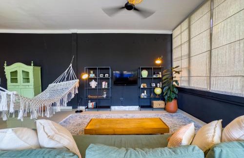 Batubelig Villa | Stylish 3BR Seminyak Villa walking distance to Beach & Cafes