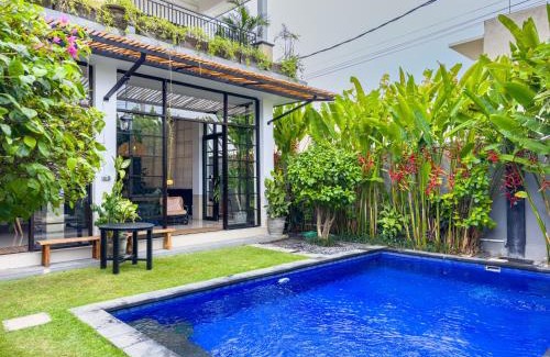 Batubelig Villa | Stylish 3BR Seminyak Villa walking distance to Beach & Cafes