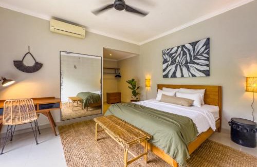 Batubelig Villa | Stylish 3BR Seminyak Villa walking distance to Beach & Cafes