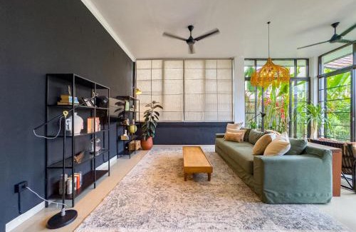 Batubelig Villa | Stylish 3BR Seminyak Villa walking distance to Beach & Cafes