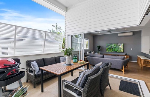 Camp Hill Apartment | Stylish 3BR Townhouse CampHill - WiFi, Parking