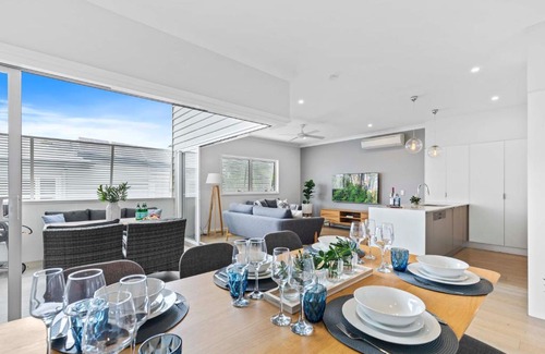 Camp Hill Apartment | Stylish 3BR Townhouse CampHill - WiFi, Parking