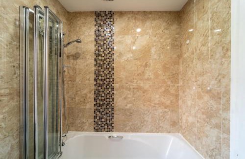 Henbury House | Stylish 4 Bed Henbury Home with Free Parking