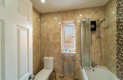 Henbury House | Stylish 4 Bed Henbury Home with Free Parking