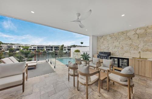 Maroochydore House | Stylish 4-Bed Waterfront Home with Private Pool