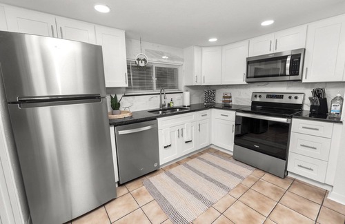 Lakeland House | Stylish 4 Bedroom home with a game room