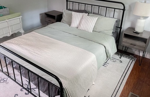 Kabletown House | Stylish 4-bedroom family friendly home