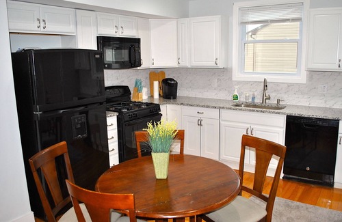 Catonsville House | Stylish 4-bedroom whole house with plenty of parking