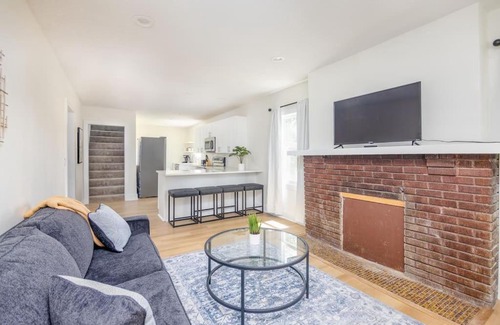 Des Moines House | Stylish 4 BR Home in the Heart of DSM