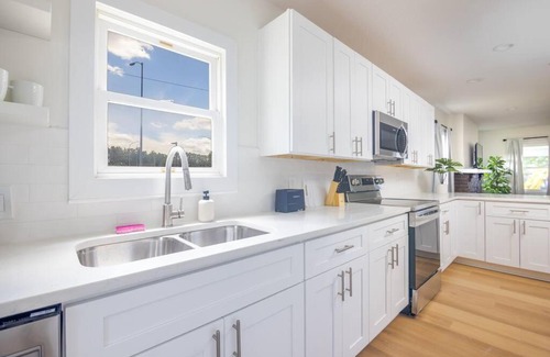 Des Moines House | Stylish 4 BR Home in the Heart of DSM