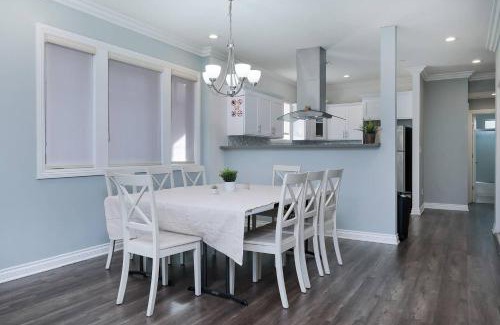Mid City House | Stylish 4 BR house near Korea Town (Central LA)