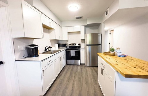 Egypt Lake-Leto House | Stylish 4B2B Fire pit, Grill, Location