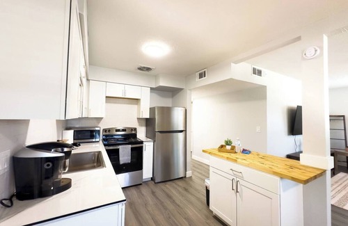 Egypt Lake-Leto House | Stylish 4B2B Fire pit, Grill, Location