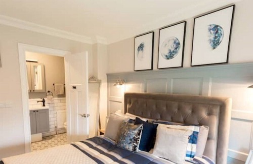 Dromod House | Stylish 4BD, 3.5BA House @ Cute Friendly Village
