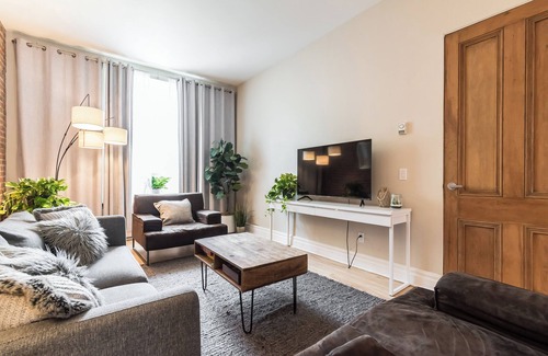 Latin Quarter Apartment | Stylish 4BDR Downtown Montreal Home - Brick Walls & Cozy Vibes