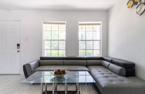 Clodine House | Stylish 4BR 2.5BA Haven in Houston
