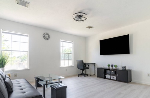 Clodine House | Stylish 4BR 2.5BA Haven in Houston