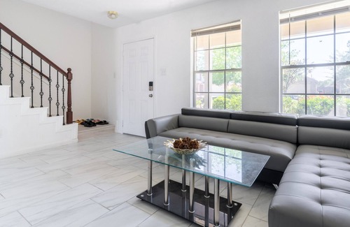 Clodine House | Stylish 4BR 2.5BA Haven in Houston