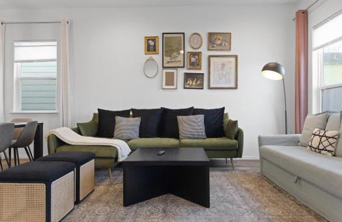 Northside House | Stylish 4BR Home Close to Houston Downtown, Sleeps 10, Free Parking