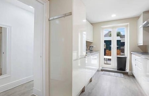 Dartford House | Stylish 5-Bed Home | 3 Baths | Near Bluewater & London