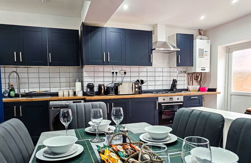 Levenshulme House | Stylish 5-Bed Home with Games Room