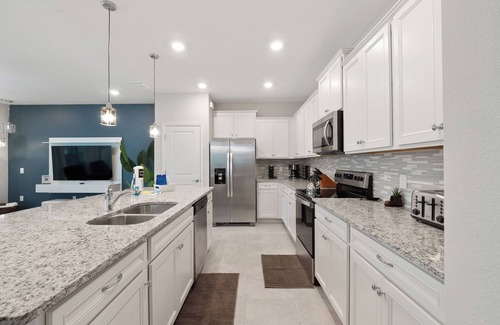 Davenport House | Stylish 5 BR Villa,Private Pool,Resort - by Blue Sky Villas