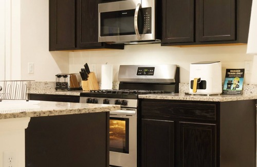 Loughman Villa | Stylish 5BR Pool Home at Solterra Near Theme Parks