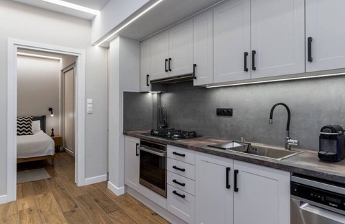 Athens City Centre Apartment | Stylish Abode Under Acropolis W/Sunny Courtyard!
