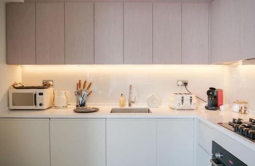 Queen's Gate Apartment | Stylish and central 1 bedroom apartment