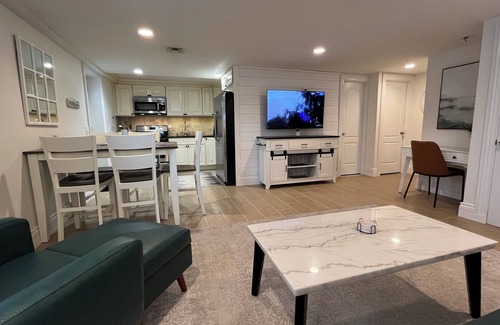 Long Beach Apartment | Stylish and comfortable 2BR APT Steps to the beach!