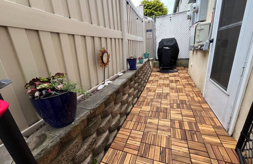 Long Beach Apartment | Stylish and comfortable 2BR APT Steps to the beach!