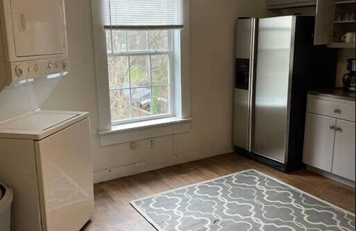 Fifeville House | Stylish and Convenient with WiFi & Fenced yard
