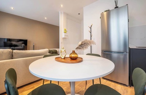 Montrouge Apartment | Stylish and cozy apartment with balcony