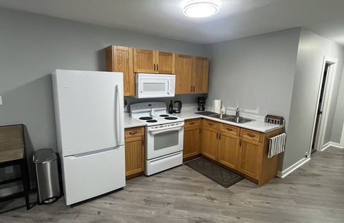 Lake Cowichan House | Stylish and cozy suite minutes away from Town!