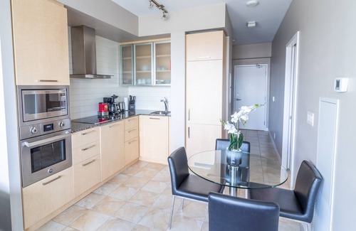 Central Waterfront Condo | *Stylish and Cozy* Condo in DT