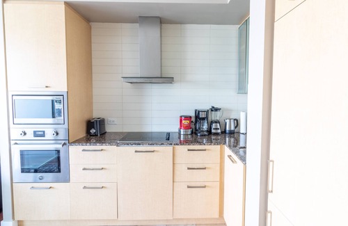 Central Waterfront Condo | *Stylish and Cozy* Condo in DT