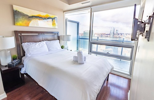 Central Waterfront Condo | *Stylish and Cozy* Condo in DT