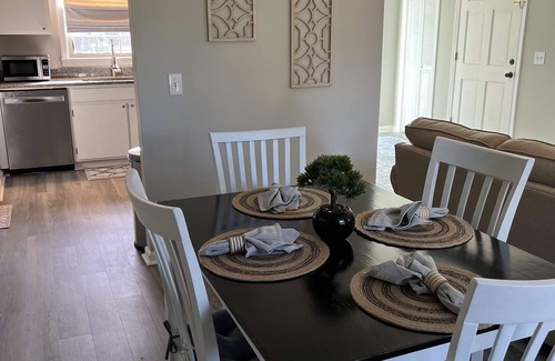 Seven Oaks Condo | Stylish and Cozy One Bedroom Condo in Prime Location