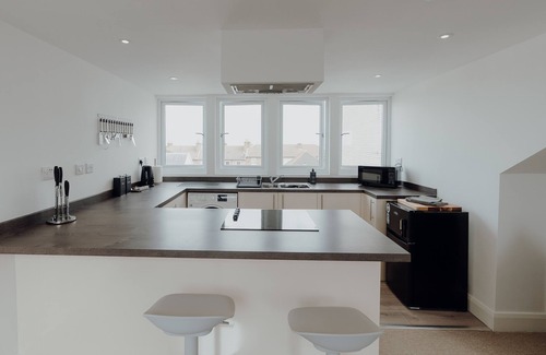 Herne Bay Apartment | Stylish and Modern 2-Bed Apartment in Herne Bay